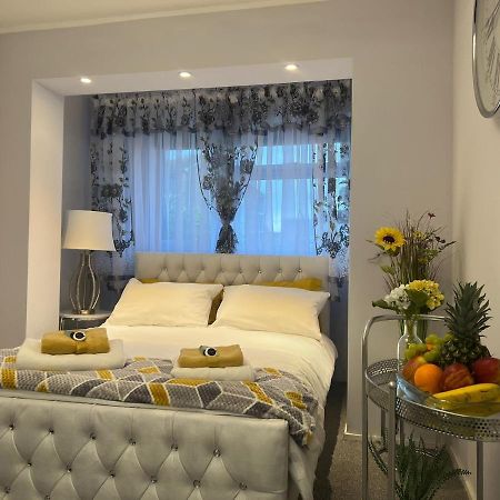 Apartment Luxe Free Wifi, Free Parking, Free Netflix Friern Barnet Bagian luar foto