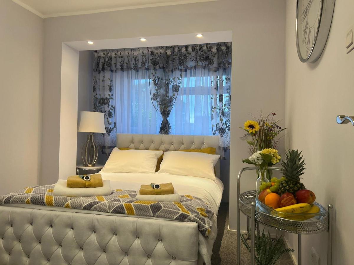 Apartment Luxe Free Wifi, Free Parking, Free Netflix Friern Barnet Bagian luar foto