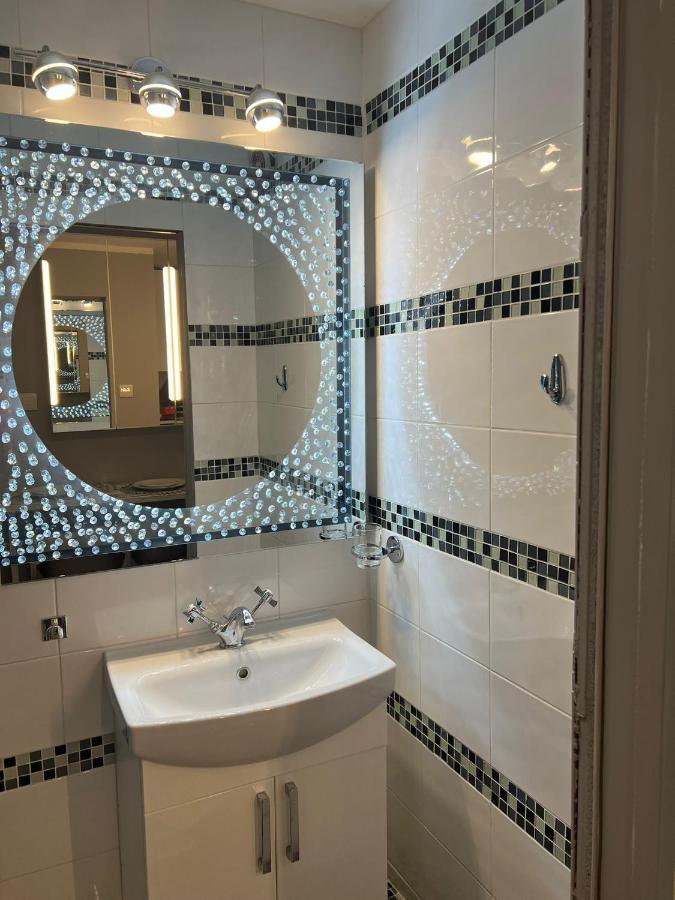 Apartment Luxe Free Wifi, Free Parking, Free Netflix Friern Barnet Bagian luar foto