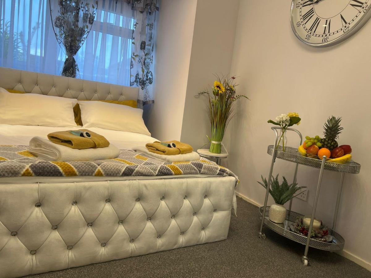 Apartment Luxe Free Wifi, Free Parking, Free Netflix Friern Barnet Bagian luar foto