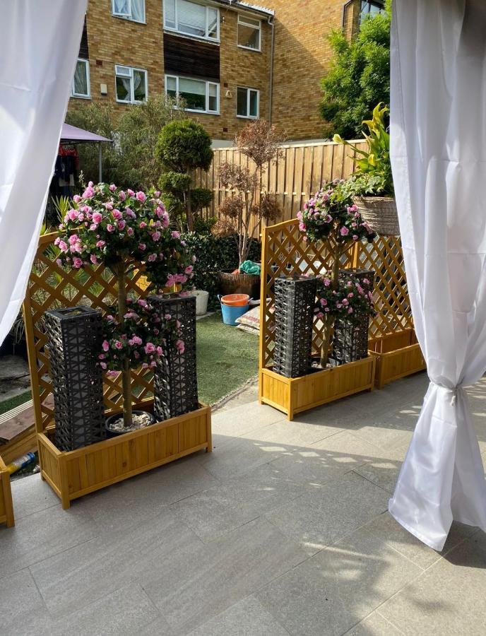 Apartment Luxe Free Wifi, Free Parking, Free Netflix Friern Barnet Bagian luar foto