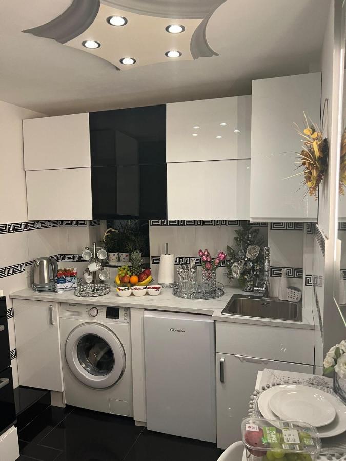 Apartment Luxe Free Wifi, Free Parking, Free Netflix Friern Barnet Bagian luar foto