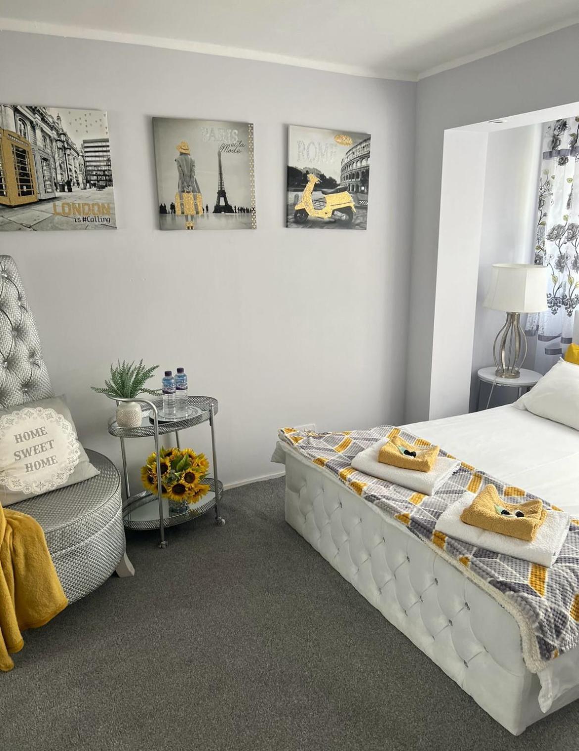 Apartment Luxe Free Wifi, Free Parking, Free Netflix Friern Barnet Bagian luar foto